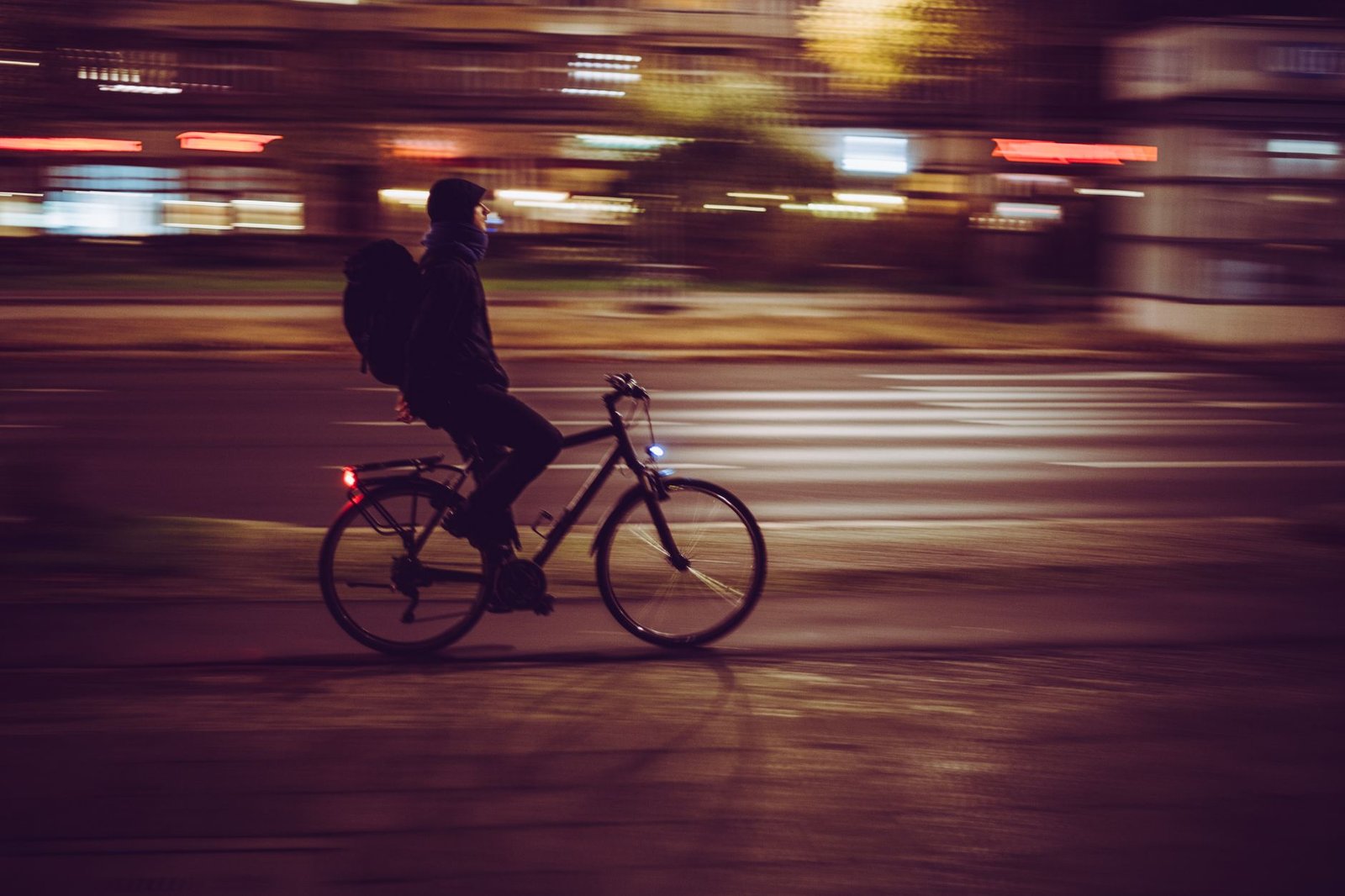 Best Bike Lights for Commuting (2026): How to Choose a Front and Rear Setup That Fits Your Route